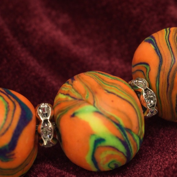 Handmade Marbled Polymer Clay Bead Bracelet - Orange & Green Swirl - Picture 3 of 9